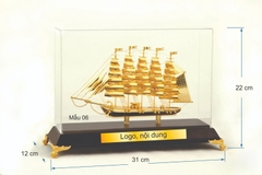 Thuyền buồm mạ vàng để bàn (size trung)