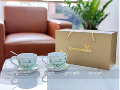 Vietcombank - Bộ tách sứ viền vàng họa tiết cổ điển sang trọng