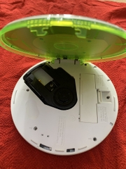 Máy nghe đĩa cd walknman SONY , thương hiệu nổi tiếng với dòng sản phẩm cd mini , SONY D-EJ320 phiên bản ấn tượng, màu sắc trẻ trung, chạy 1 pin tiểu AA