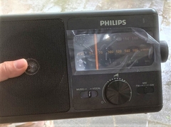 RADIO PHILIPS TAR 2368 là dòng radio tuning cổ điển , chạy 3 băng tần am /fm / sw , hàng chính hãng philips HONGKONG , có cắm điện 220V và dùng 4 pin D