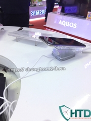 Thiết bị chống trộm điện thoại trưng bày tại Nguyễn kim