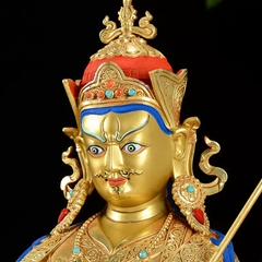 Tôn tượng Ngài Liên Hoa Sinh mạ vàng