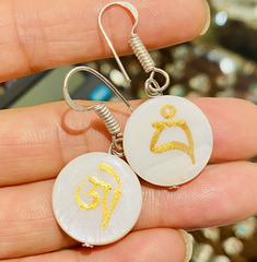 Hoa tai kiểu yogi Nepal