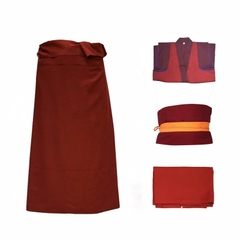 [Bộ 4 món] Trang phục tu sĩ Lạt Ma gồm khăn choàng len, khăn choàng cashmere Tây Tạng, áo gi lê Dongga, váy và bộ thắt lưng.