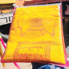 Khăn Khata lụa Tây Tạng Đại Chiêu Tự Lhasa – Khata cát tường cao cấp, màu trắng hoặc vàng, kích thước lớn, sản phẩm của người Tạng