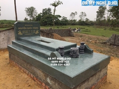 Mộ đá khối 38-Mộ đá khối xanh rêu
