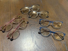 Kính cắt ánh sáng xanh gọng đen mắt vuông