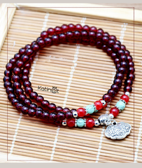 Vòng đá ngọc hồng lựu chữa lành tâm hồn