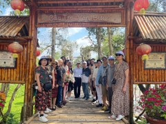 TOUR VIP 8 TỈNH MIỀN TÂY HÀNH TRÌNH VỀ MIỀN SÔNG NƯỚC – TRỌN VẸN HƯƠNG SẮC TÂY NAM BỘ