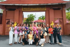 TOUR VIP 8 TỈNH MIỀN TÂY HÀNH TRÌNH VỀ MIỀN SÔNG NƯỚC – TRỌN VẸN HƯƠNG SẮC TÂY NAM BỘ