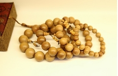 Vòng tay gỗ đàn hương