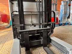 Xe nâng hàng, hiệu Nissan, động cơ điện, Model U01F15, Số khung R1G-18633, sx2011