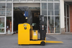 Xe nâng Reach truck cũ 1.3 tấn Komatsu FB13RS-14. Khung V2500. Sản xuất 2011. Mã XC.R13KOS25.00467