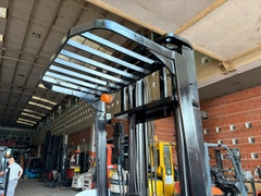 Xe nâng hàng, hiệu Nissan, động cơ điện, Model U01F15, Số khung R1G-18633, sx2011