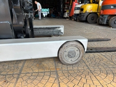 Xe nâng hàng, hiệu Nissan, động cơ điện, Model U01F15, Số khung R1G-18633, sx2011