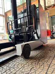 Xe nâng hàng, hiệu Nissan, động cơ điện, Model U01F15, Số khung R1G-18633, sx2011