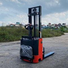 Xe nâng điện stacker Interlift CL15E series