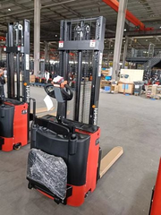 Xe nâng điện stacker Interlift CL15E series