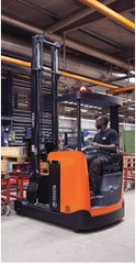 Xe nâng điện reach truck BT RRE250H