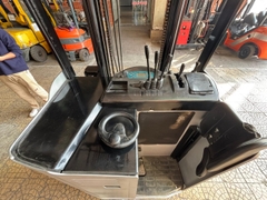 Xe nâng hàng, hiệu Nissan, động cơ điện, Model U01F15, Số khung R1G-18633, sx2011