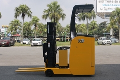 Xe nâng Reach truck cũ 1.3 tấn Komatsu FB13RS-14. Khung V2500. Sản xuất 2011. Mã XC.R13KOS25.00467