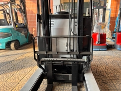 Xe nâng hàng, hiệu Nissan, động cơ điện, Model U01F15, Số khung R1G-18633, sx2011