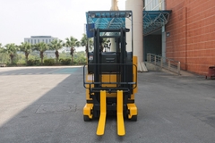 Xe nâng Reach truck cũ 1.3 tấn Komatsu FB13RS-14. Khung V2500. Sản xuất 2011. Mã XC.R13KOS25.00467