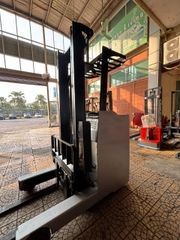 Xe nâng hàng, hiệu Nissan, động cơ điện, Model U01F15, Số khung R1G-18633, sx2011