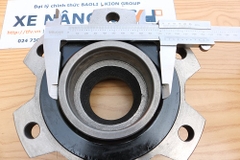 Mâm trục sau xe nâng Toyota model 3-8FD20-30, 5-6FB30 mã 43811-20540-71. Mã P.00194