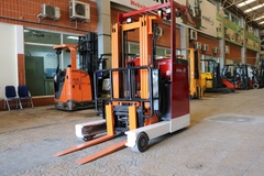 Xe nâng điện cũ Reach Truck Toyota 7FBRS20. Khung FSV4300. Sản xuất năm 2011. Mã XC.R20TOT40.00435