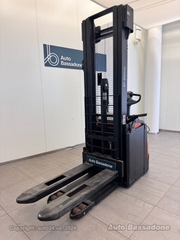 Xe nâng điện stacker BT Staxio SWE145-200