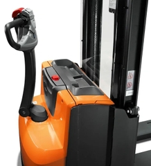 Xe nâng điện BT Staxio SWE120-140