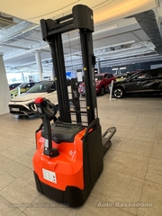 Xe nâng điện stacker BT Staxio SWE145-200