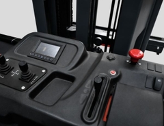 Xe nâng điện VNA đứng lái MC08