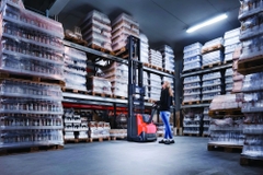 Xe nâng điện stacker cho pallet đóng  BT Staxio SWE140L