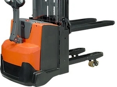 Xe nâng điện stacker cho pallet đóng  BT Staxio SWE140L