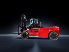 Xe nâng dầu SOCMA HNF250 25 tấn nhìn ngang tại cảng