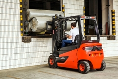 Xe nâng điện Linde E30SH-01