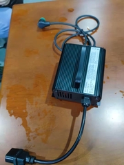 Bộ sạc ắc quy, Pin lithium 24V- 15A hiệu EIKTO, hàng mới 100%