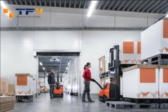 Xe nâng điện đứng lái BT Staxio SWE140