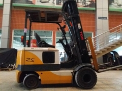 Xe nâng điện 2.5 TCM FB25-6, Khung V4000. Số khung: 77P02489. Mã XC.B25TCD40.00031