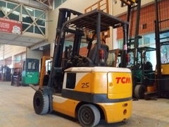 Xe nâng điện 2.5 TCM FB25-6, Khung V4000. Số khung: 77P02489. Mã XC.B25TCD40.00031