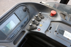 Xe nâng hàng,hiệu LINDE,động cơ điện, model R20-01 ,số khung H21120E02390, sức nâng 2000kg .Năm sx 2014 .Hàng đã qua sử dụng - XC.R20LIT975.00317