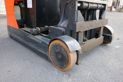 Xe nâng hàng,hiệu LINDE,động cơ điện, model R20-01 ,số khung H21120E02390, sức nâng 2000kg .Năm sx 2014 .Hàng đã qua sử dụng - XC.R20LIT975.00317