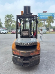 Xe nâng Diesel, hiệu Toyota, kiểu 50-8FDJ35, seri: 11680, sx năm 2007 (có kẹp giấy). XC.D35TOD40.00049