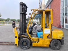 Xe nâng hàng,hiệu KOMATSU,động cơ dầu ,model FD30HT-12,số khung M151C-517242,sức nâng 3000 kg .Năm sx 1996 .Hàng đã qua sử dụng - XC.D30KOD30.00276