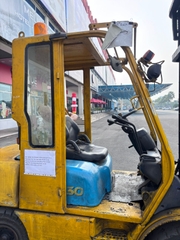 Xe nâng hàng,hiệu KOMATSU,động cơ dầu ,model FD30HT-12,số khung M151C-517242,sức nâng 3000 kg .Năm sx 1996 .Hàng đã qua sử dụng - XC.D30KOD30.00276