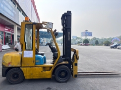 Xe nâng hàng,hiệu KOMATSU,động cơ dầu ,model FD30HT-12,số khung M151C-517242,sức nâng 3000 kg .Năm sx 1996 .Hàng đã qua sử dụng - XC.D30KOD30.00276