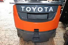 Xe nâng cũ xăng gas 1,5 tấn Toyota 02-8FG15. Khung V3000. Sản xuất 2013