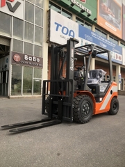 Xe nâng dầu 2,5 tấn Baoli KBD25. Khung VM3000. Sản xuất 2020